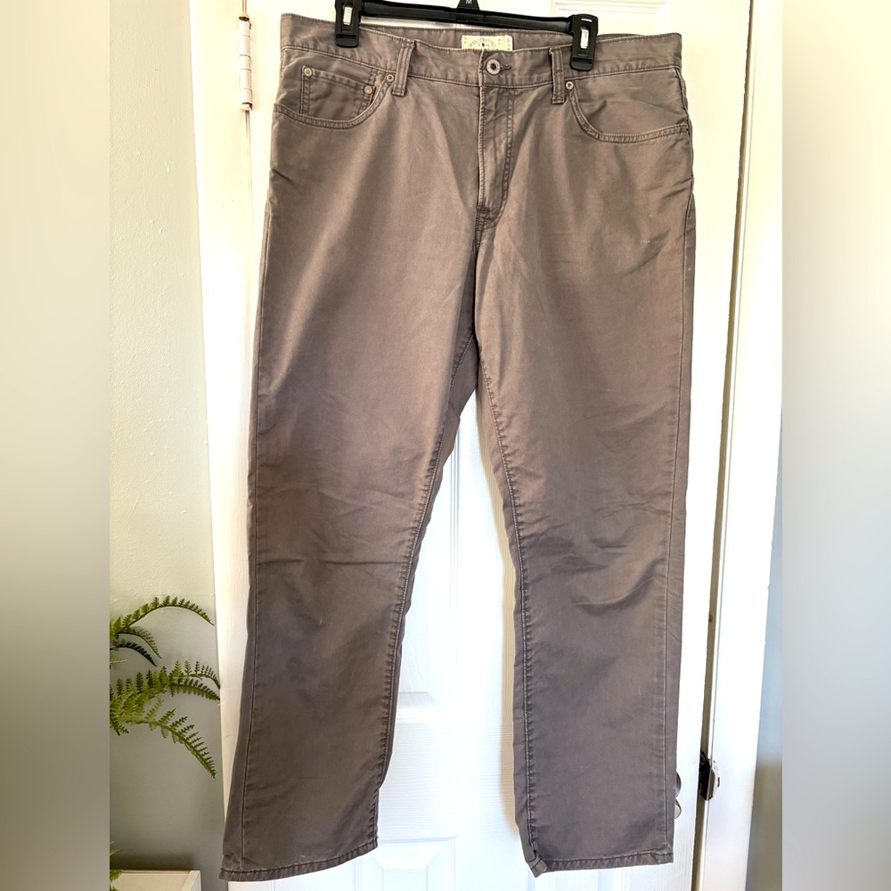Lucky Brand Men’s 221 Original Straight Chino